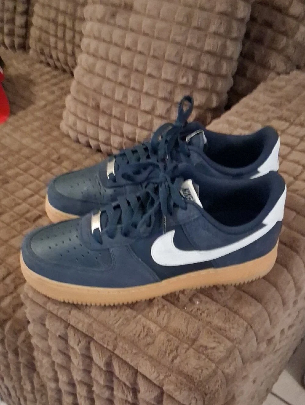 Nike Men's Low-Top Sneakers in Navy with White Swoosh and Gum Sole
